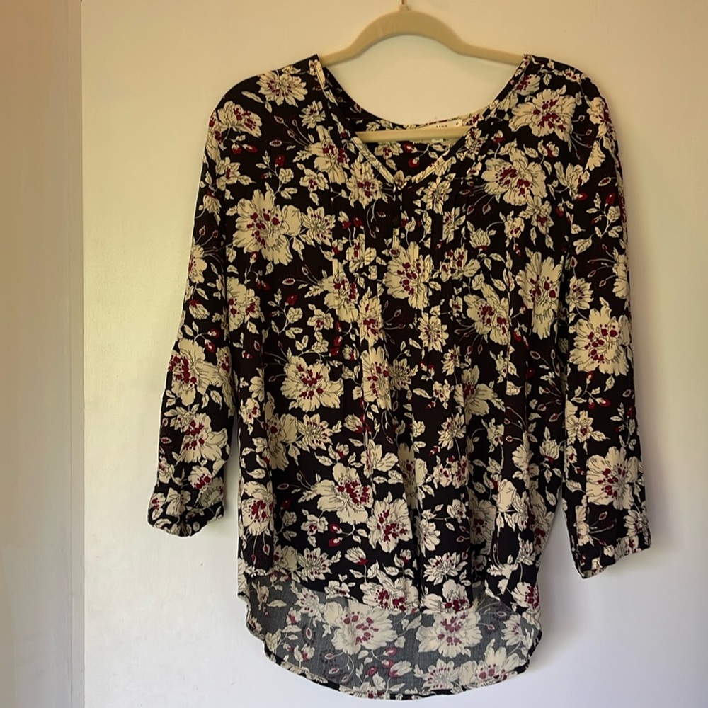 Fun 2 Fun dramatic floral blouse